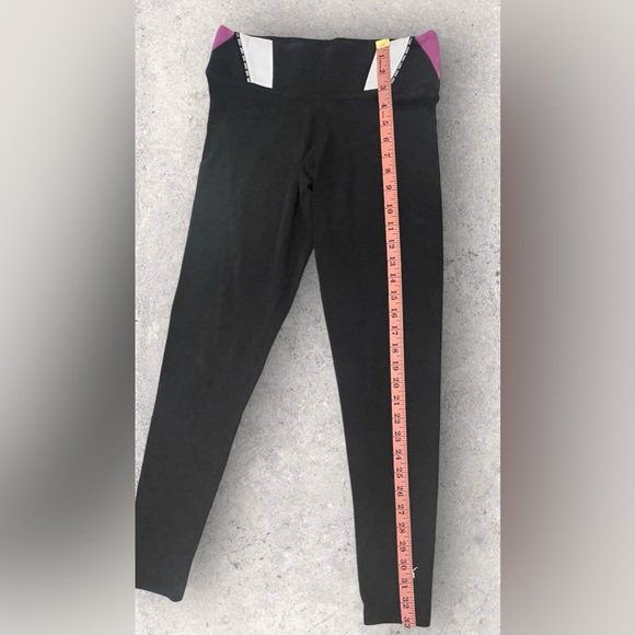 PINK Victoria’s Secret Black Yoga Leggings - Picture 4 of 8